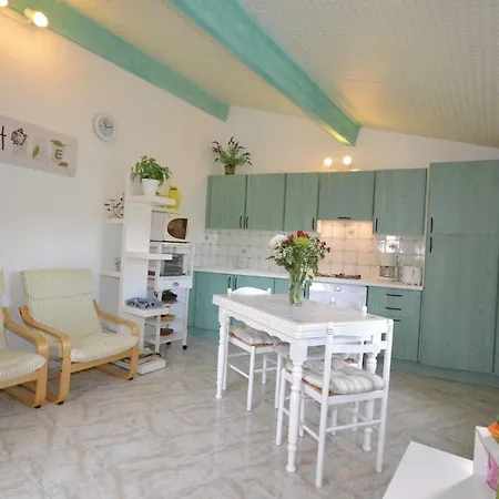 Hébergement de vacances 1 Bedroom Awesome In *