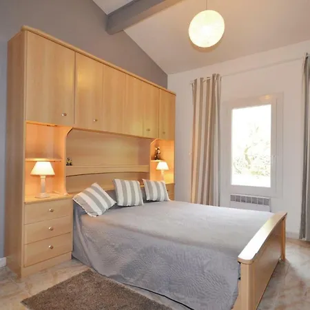 1 Bedroom Awesome In Hébergement de vacances Visan