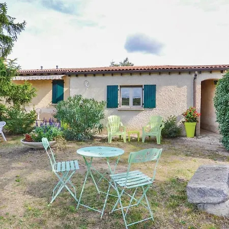 1 Bedroom Awesome In Hébergement de vacances *