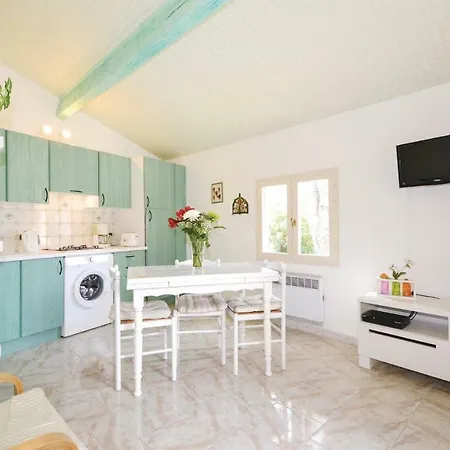 1 Bedroom Awesome In Hébergement de vacances *